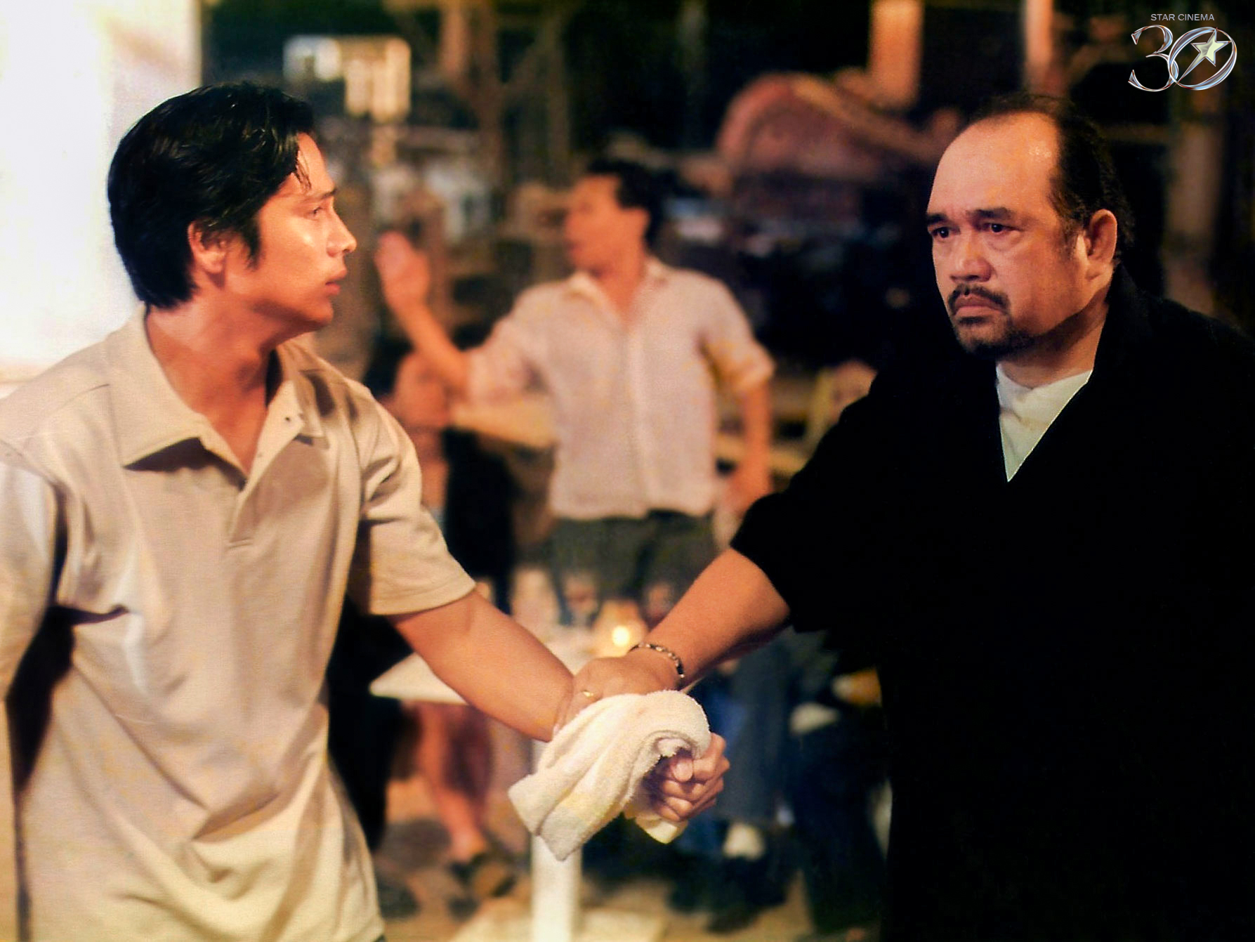 Johnny Delgado and Piolo Pascual in Bakit 'di totohanin (2001)