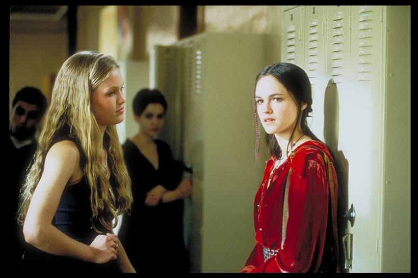 Julia Stiles and Susan May Pratt in 10 Things I Hate About You (1999)