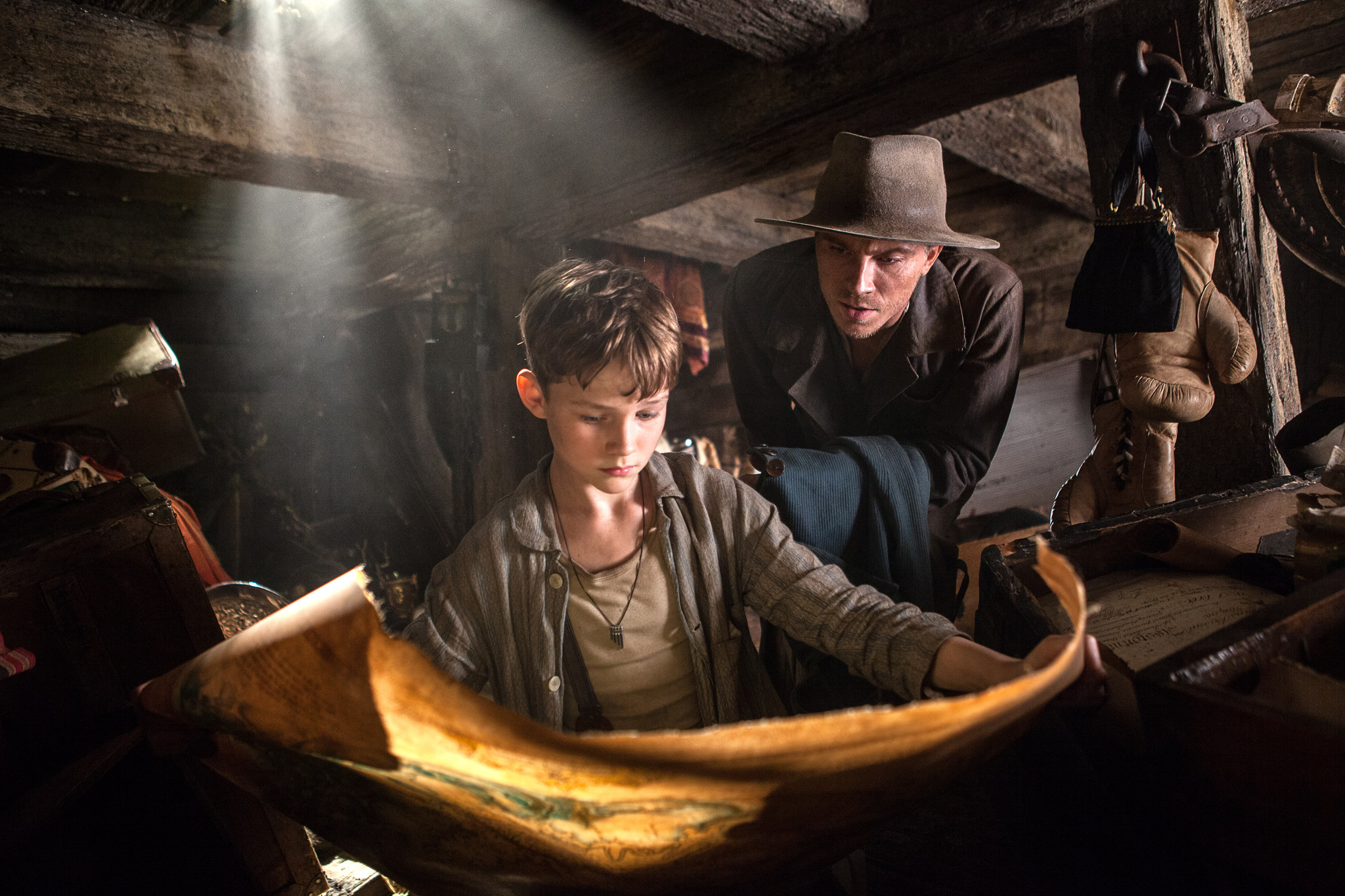 Garrett Hedlund and Levi Miller in Pan (2015)