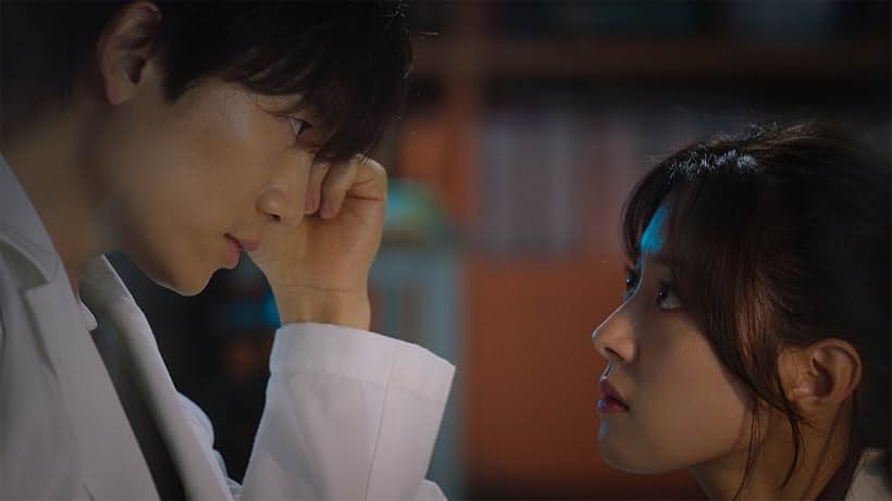 Ji Sung and Lee Se-yeong in Doctor John (2019)