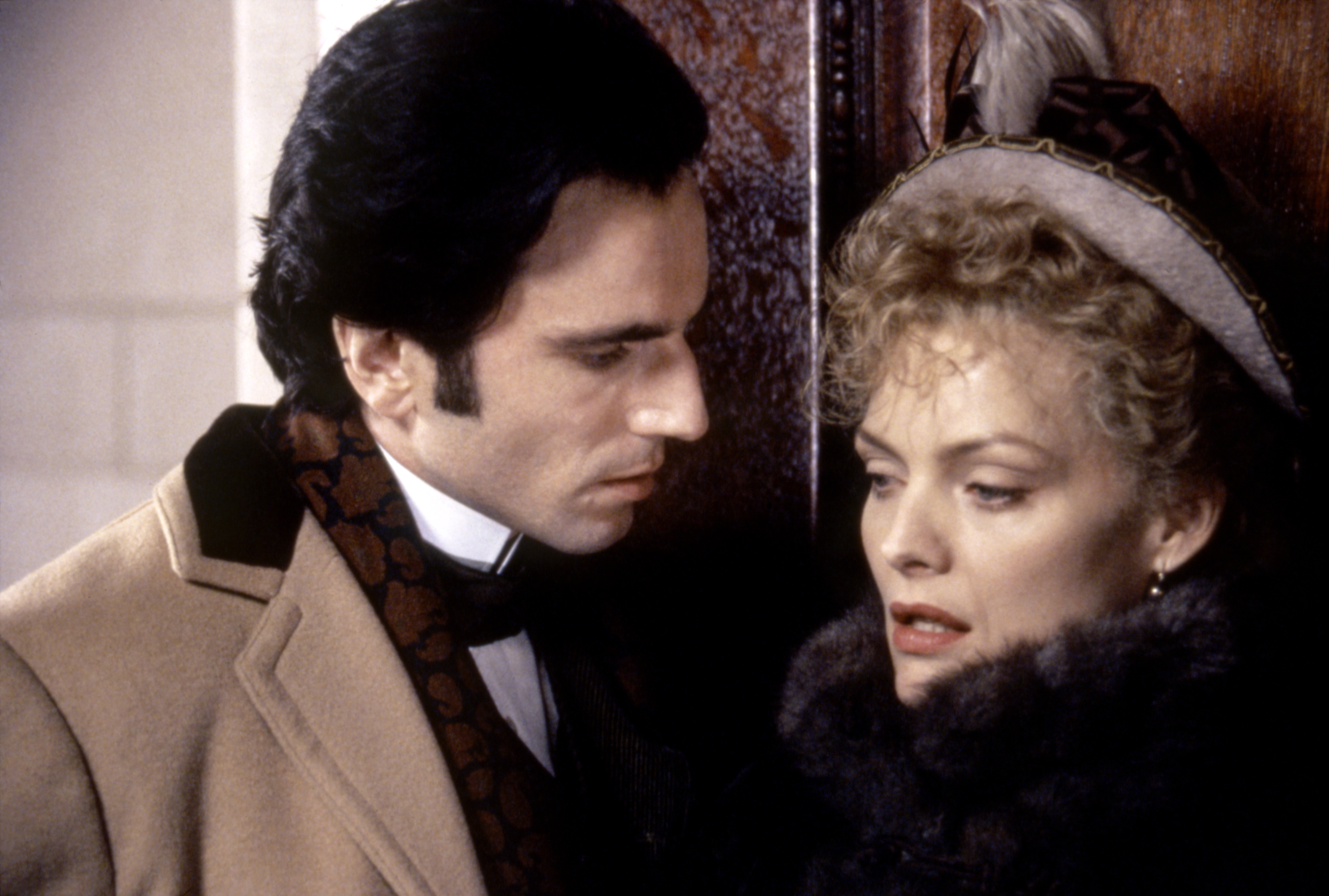 Michelle Pfeiffer and Daniel Day-Lewis in The Age of Innocence (1993)