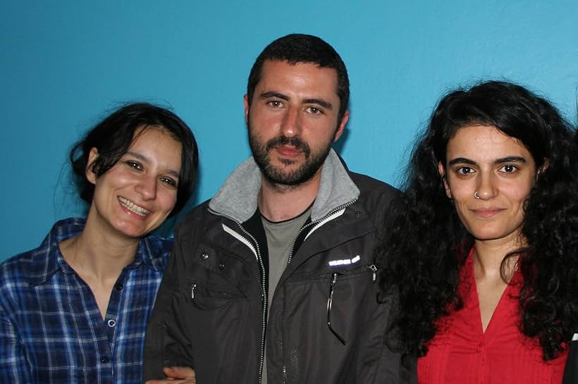 Ozan Bilen, Senay Aydin, and Sanem Öge in Present Tense (2012)