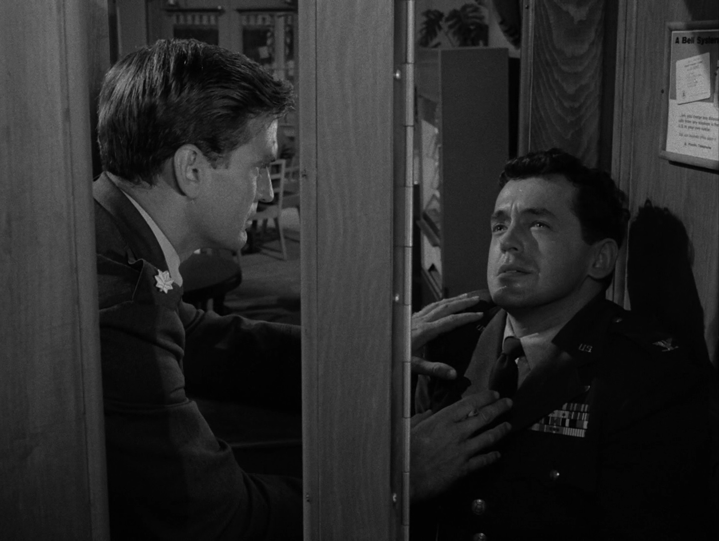 Rod Taylor and Charles Aidman in The Twilight Zone (1959)