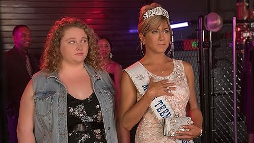 Dumplin' (Danielle Macdonald) is the plus-size, teenage daughter of a former beauty queen (Jennifer Aniston), who signs up for her mom's pageant as a protest that escalates when other contestants follow her footsteps, revolutionizing the pageant and their small Texas town.