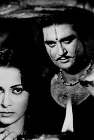 Sunil Dutt and Waheeda Rehman in Mujhe Jeene Do (1963)