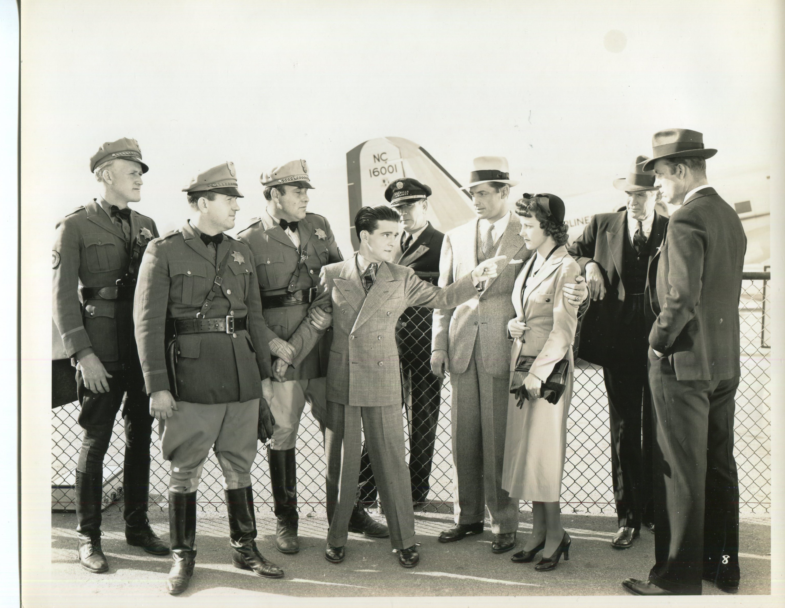 Frankie Darro, Muriel Evans, and Kane Richmond in Headline Crasher (1937)