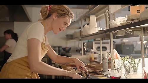 Follows Gordon Kinski, a high school teacher from Brooklyn, who goes with his girlfriend and chef Sophie Tremblay to her hometown of Quebec City where she is testing for the Michelin 3-star restaurant of super-chef Ruby Collins.