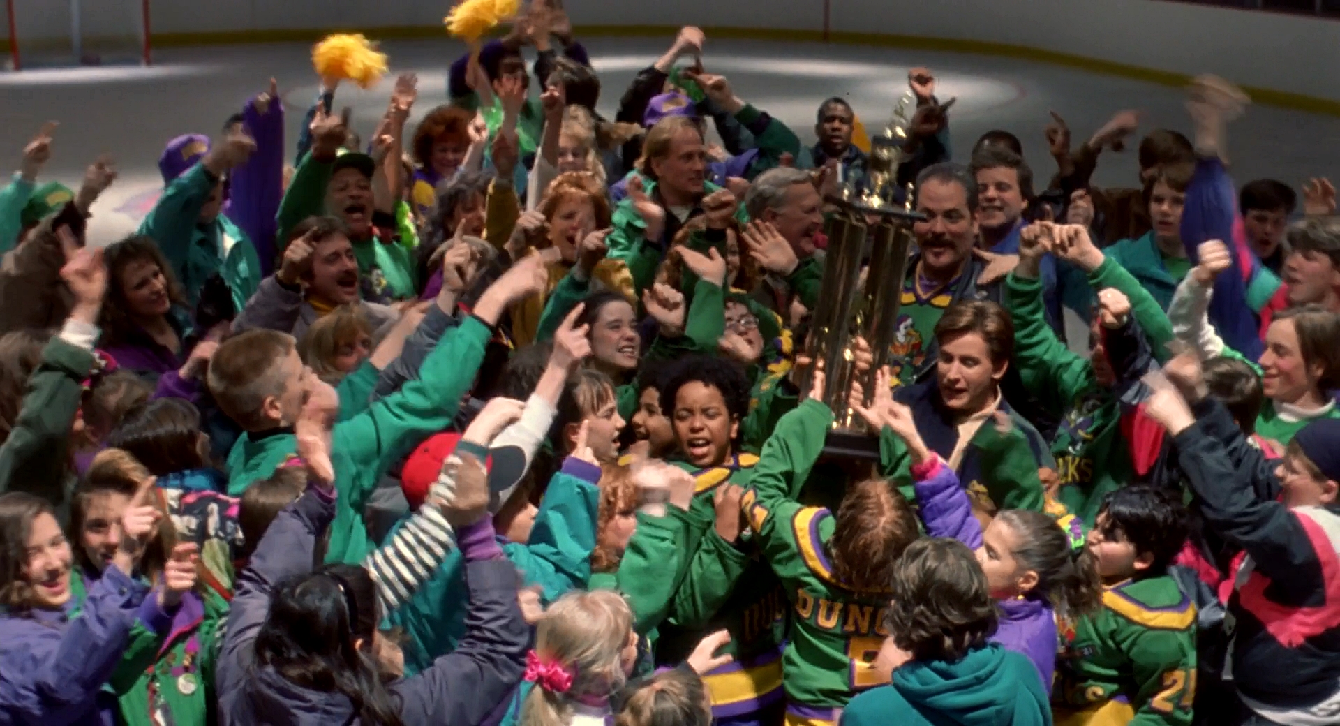 Emilio Estevez, Joss Ackland, Joshua Jackson, Brandon Quintin Adams, M.C. Gainey, Heidi Kling, Vincent LaRusso, Marguerite Moreau, Elden Henson, and Shaun Weiss in The Mighty Ducks (1992)