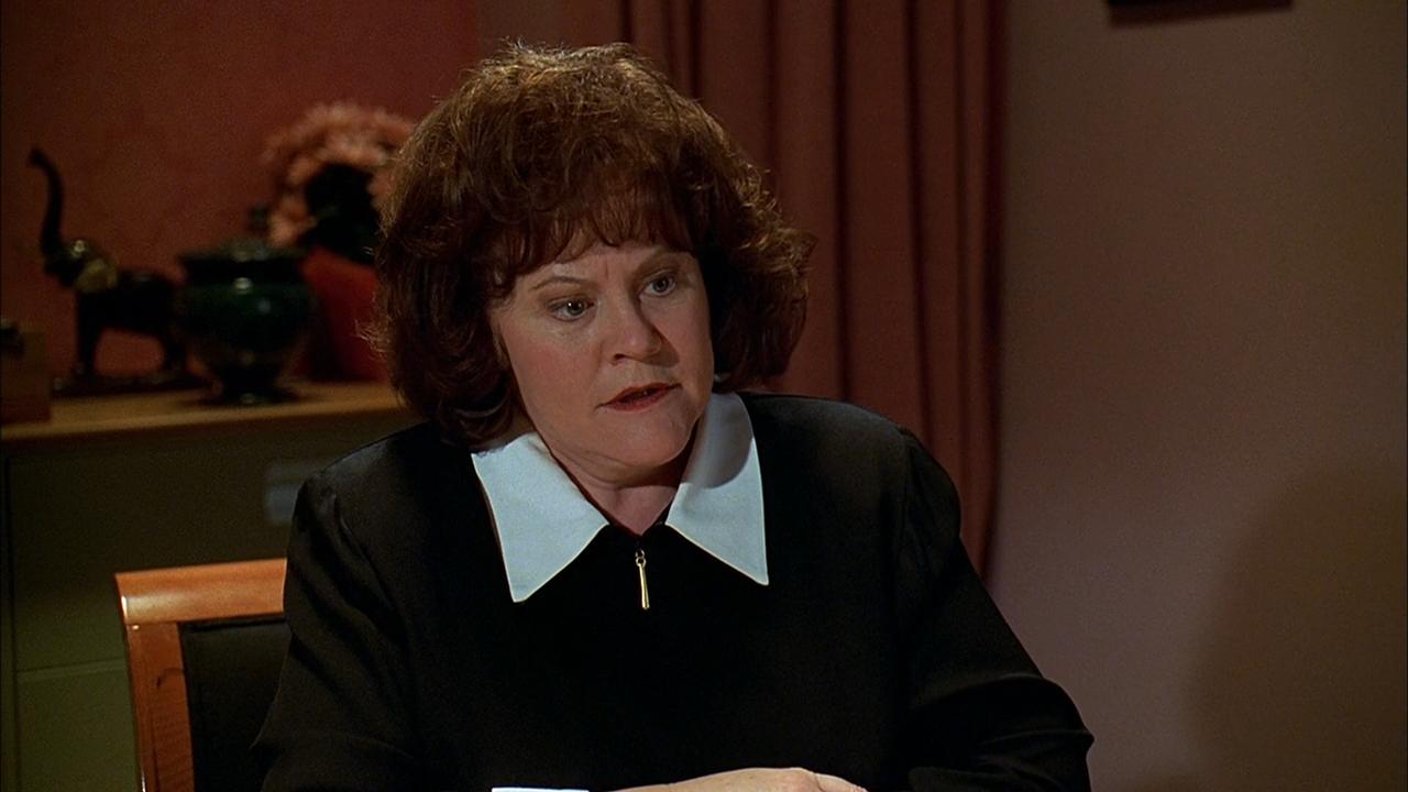 Edie McClurg in Columbo: Ashes to Ashes (1998)