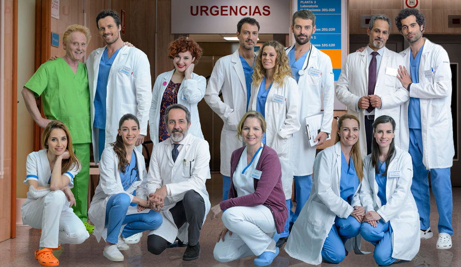 Jesús Cabrero, Enrique Martínez, Charo Molina, Marina Lozano, Octavi Pujades, María Pedroviejo, José Navar, Jordi Mestre, Rocío Anker, and Fran Martínez in Centro médico (2015)