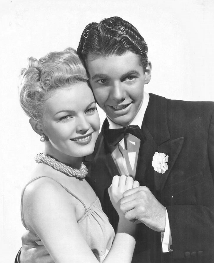 June Haver and Robert Condon in Home in Indiana (1944)