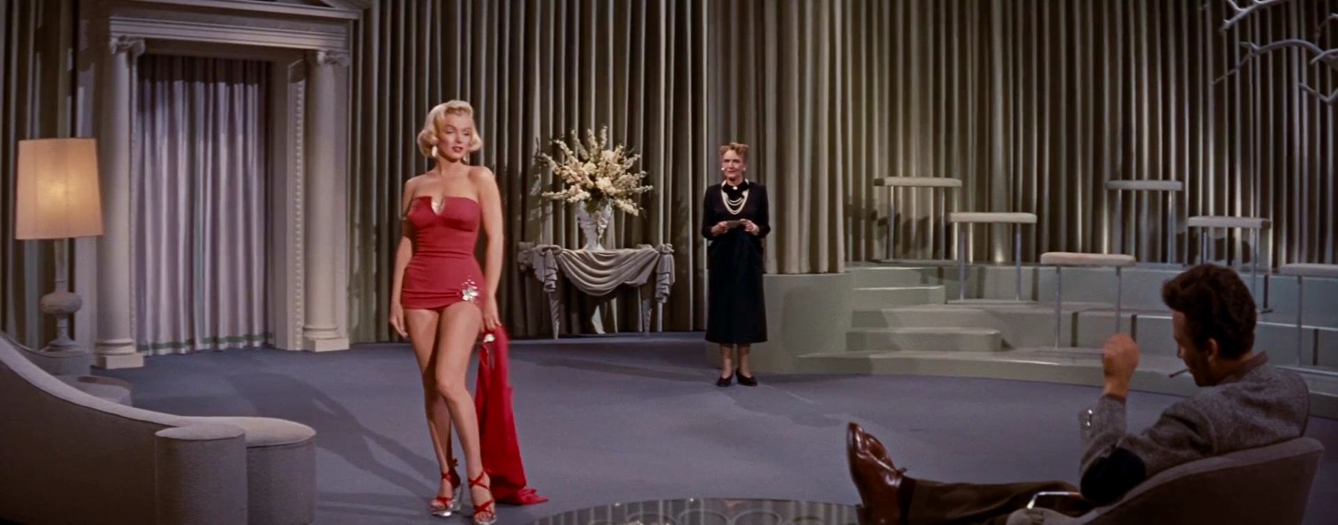 Marilyn Monroe, Cameron Mitchell, and Hermine Sterler in How to Marry a Millionaire (1953)