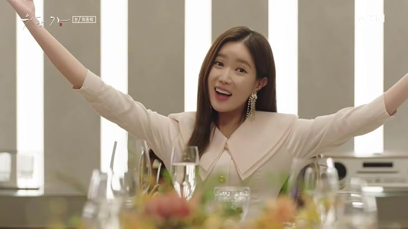 Im Soo-hyang in Graceful Family (2019)