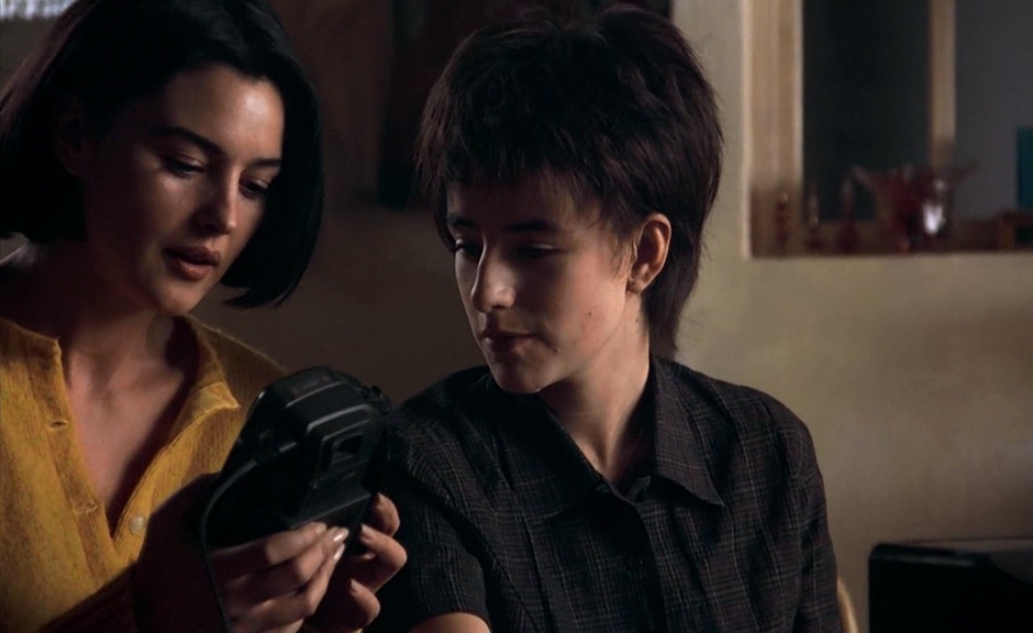 Monica Bellucci and Romane Bohringer in The Apartment (1996)