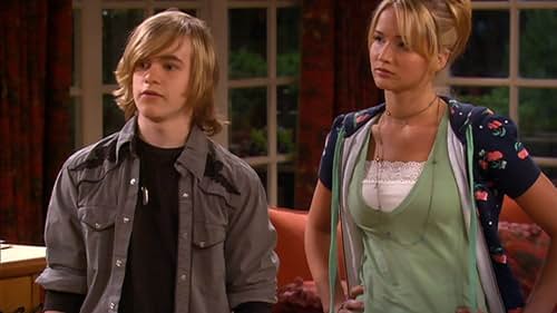 Jennifer Lawrence and Graham Patrick Martin in The Bill Engvall Show (2007)