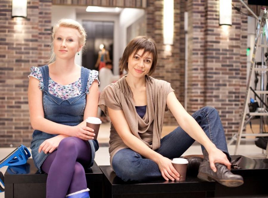 Karolina Piechota and Magdalena Turczeniewicz in Galeria (2012)