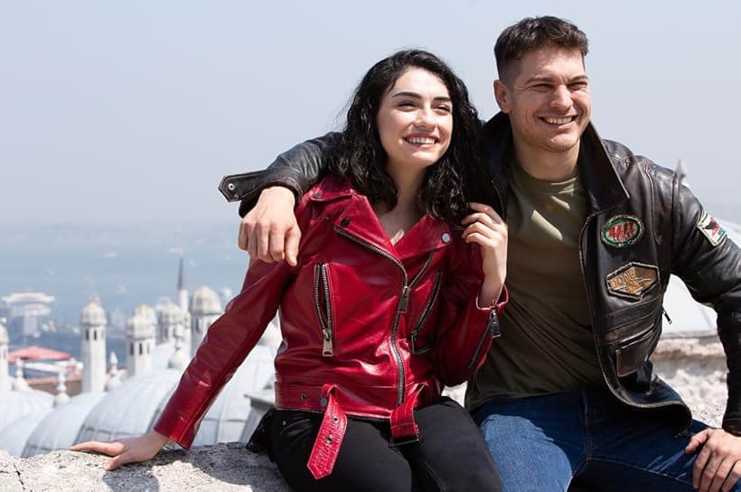 Çagatay Ulusoy and Hazar Ergüçlü in The Protector (2018)