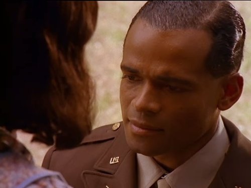 Mario Van Peebles in Mama Flora's Family (1998)