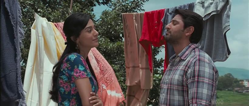 Arshad Warsi and Amrita Rao in Jolly LLB (2013)