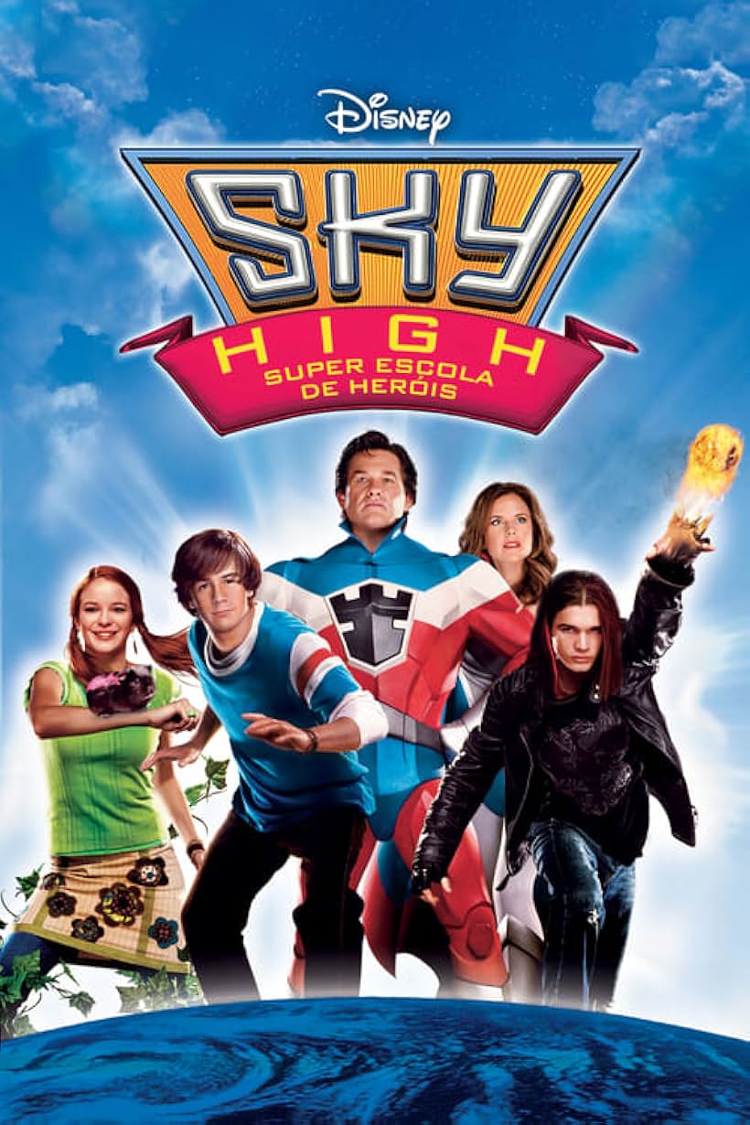 Kelly Preston, Kurt Russell, Michael Angarano, Danielle Panabaker, and Steven Strait in Sky High (2005)