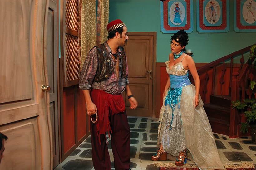 Nurgül Yesilçay and Sarp Apak in 7 Husbands for Hurmuz (2009)