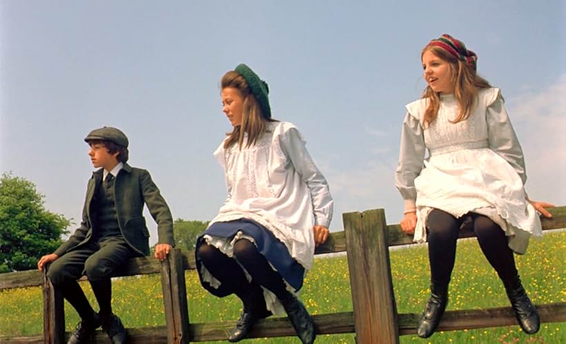 Jenny Agutter, Sally Thomsett, and Gary Warren in The Railway Children (1970)