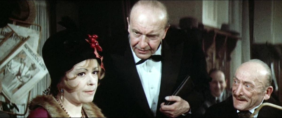 Jirina Bohdalová, Miroslav Homola, and Viktor Ocásek in Burglar and Umbrella (1971)