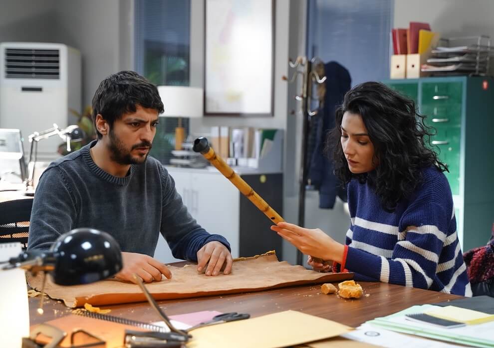 Taner Ölmez and Aybüke Pusat in Alef (2020)