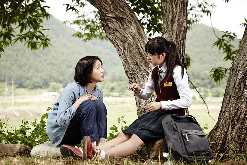 Kim Bo-ra and Kim Go-eun in Monster (2014)