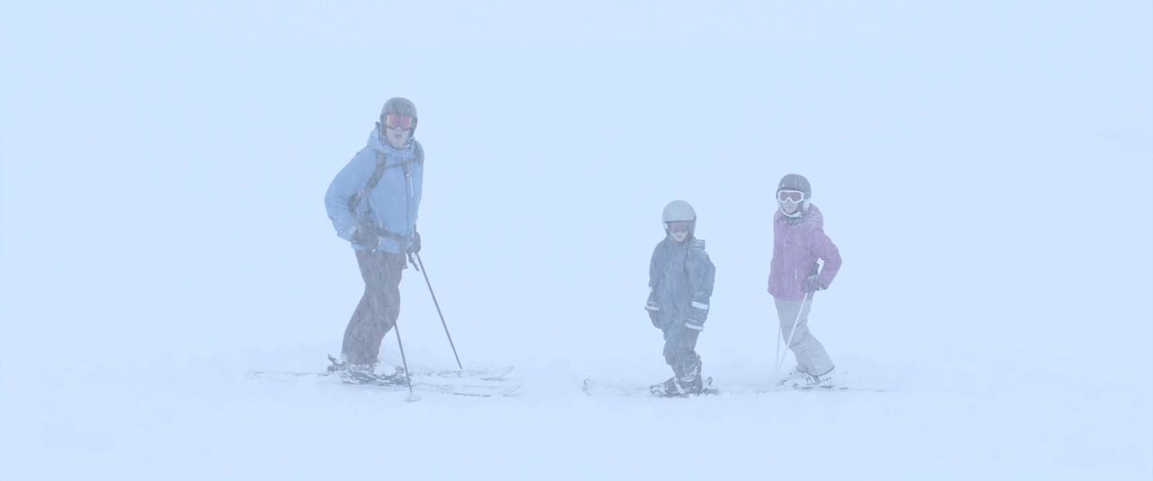 Johannes Kuhnke, Clara Wettergren, and Vincent Wettergren in Force Majeure (2014)