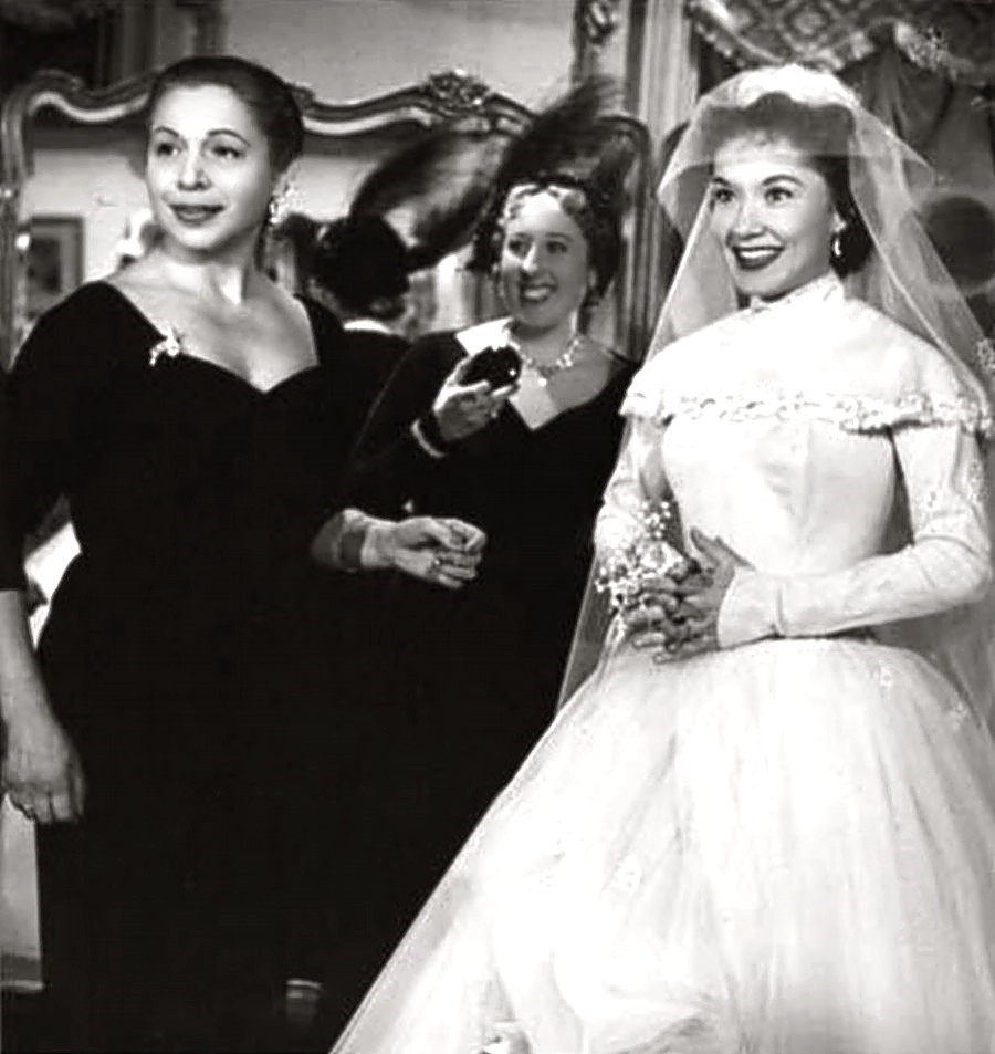 Josefa Goldar, Nelly Lainez, and Lolita Torres in Amor a primera vista (1956)