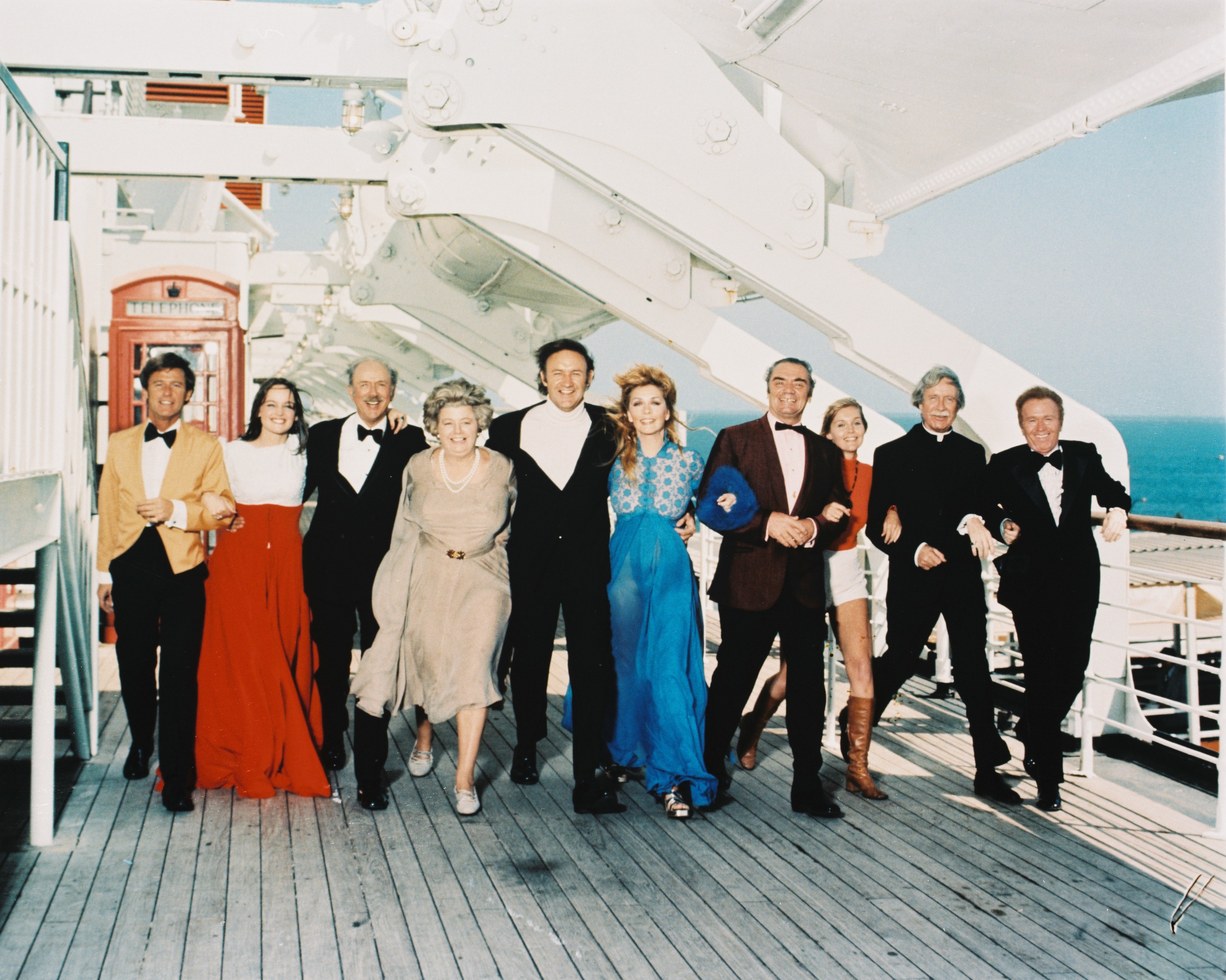 Ernest Borgnine, Gene Hackman, Red Buttons, Roddy McDowall, Stella Stevens, Shelley Winters, Jack Albertson, Carol Lynley, Pamela Sue Martin, and Arthur O'Connell in The Poseidon Adventure (1972)