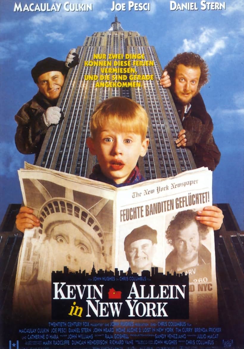 Macaulay Culkin, Joe Pesci, and Daniel Stern in Home Alone 2: Lost in New York (1992)