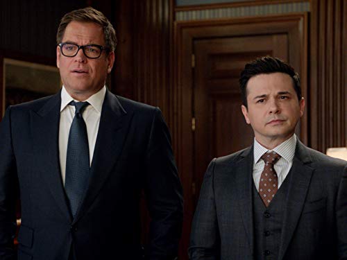 Freddy Rodríguez and Michael Weatherly in Missing (2020)