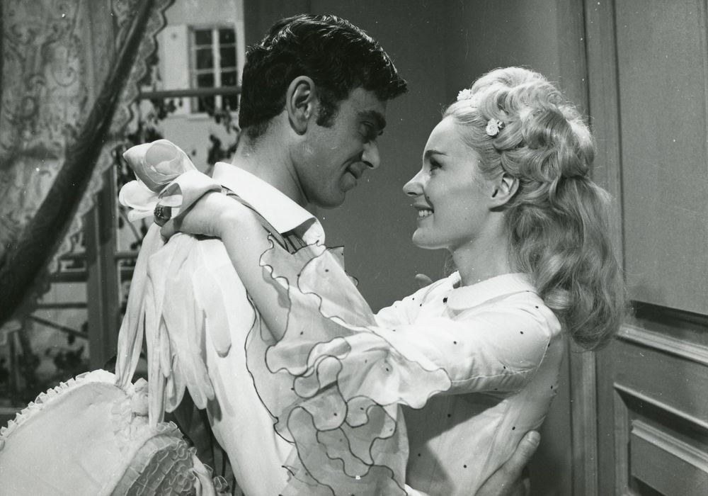 Nathalie Nort and Gilles Ségal in Tretya molodost (1965)