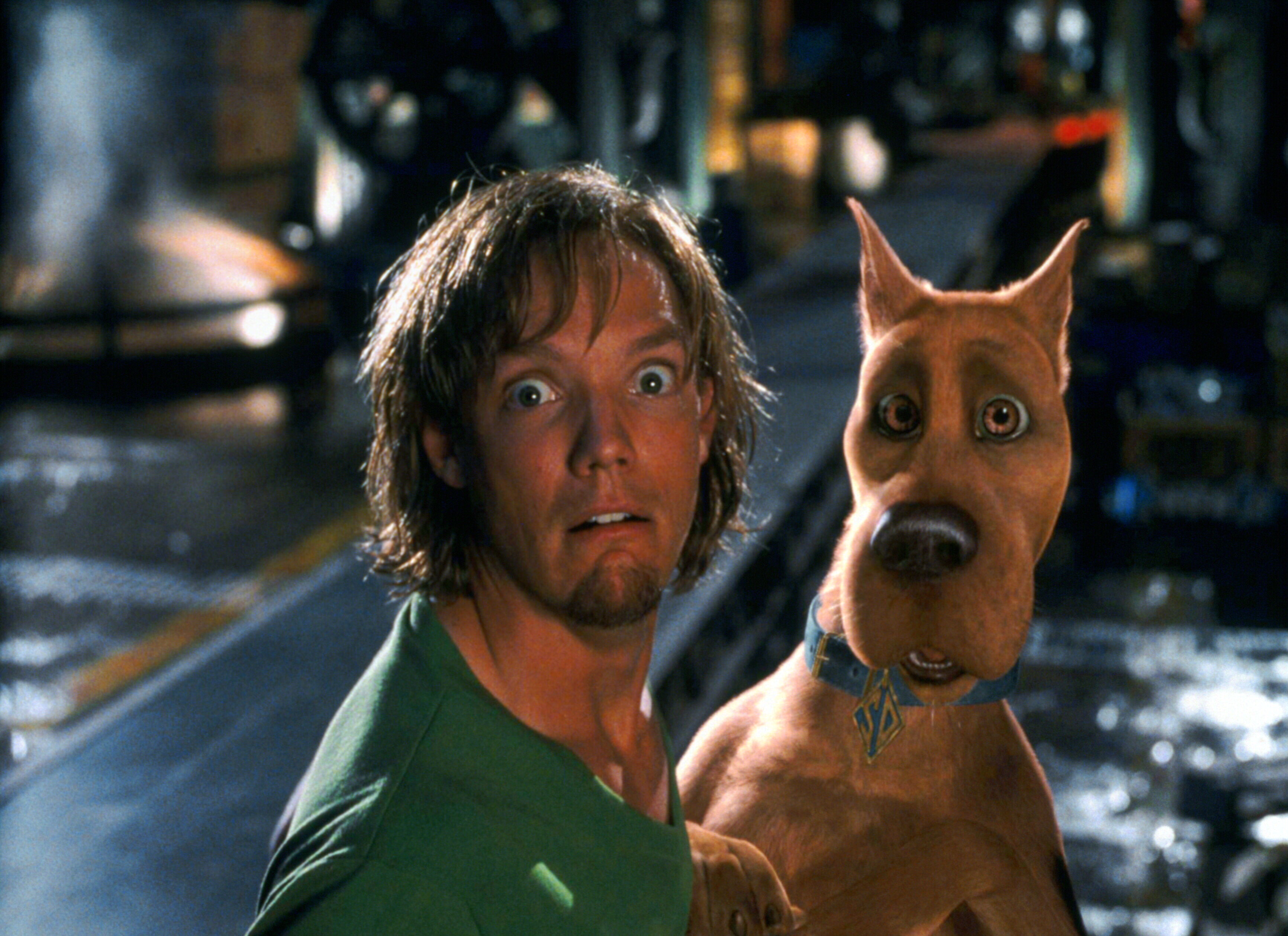 Matthew Lillard and Neil Fanning in Scooby-Doo (2002)