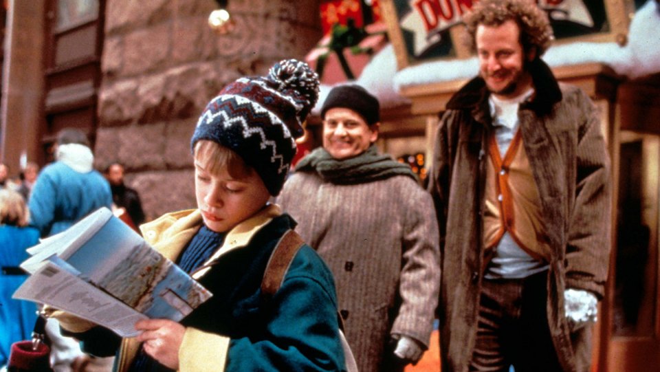 Macaulay Culkin, Joe Pesci, and Daniel Stern in Home Alone 2: Lost in New York (1992)