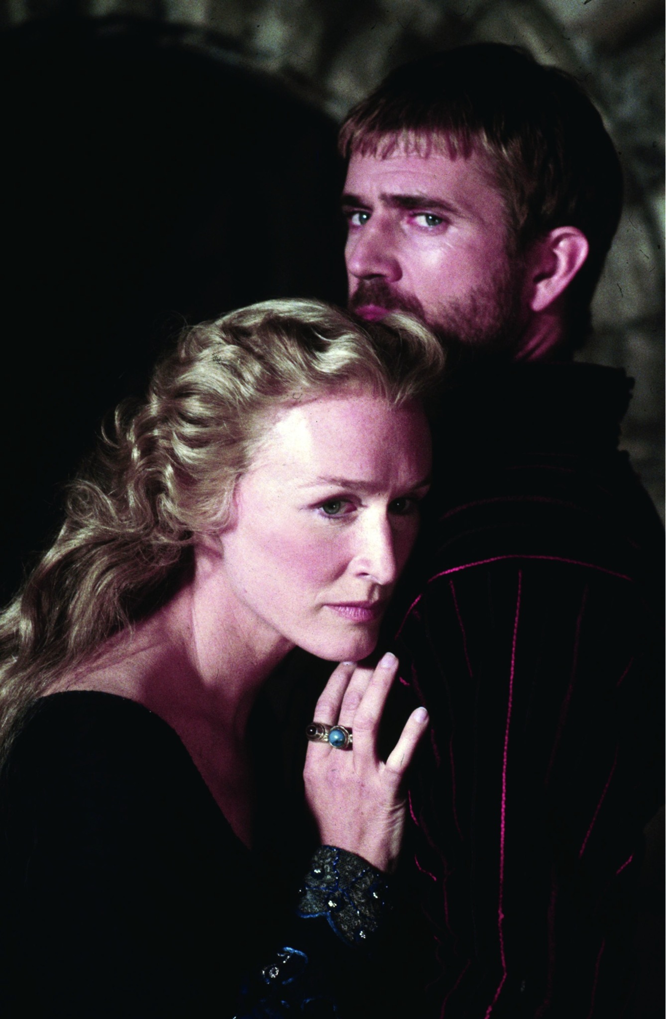 Mel Gibson and Glenn Close in Hamlet (1990)