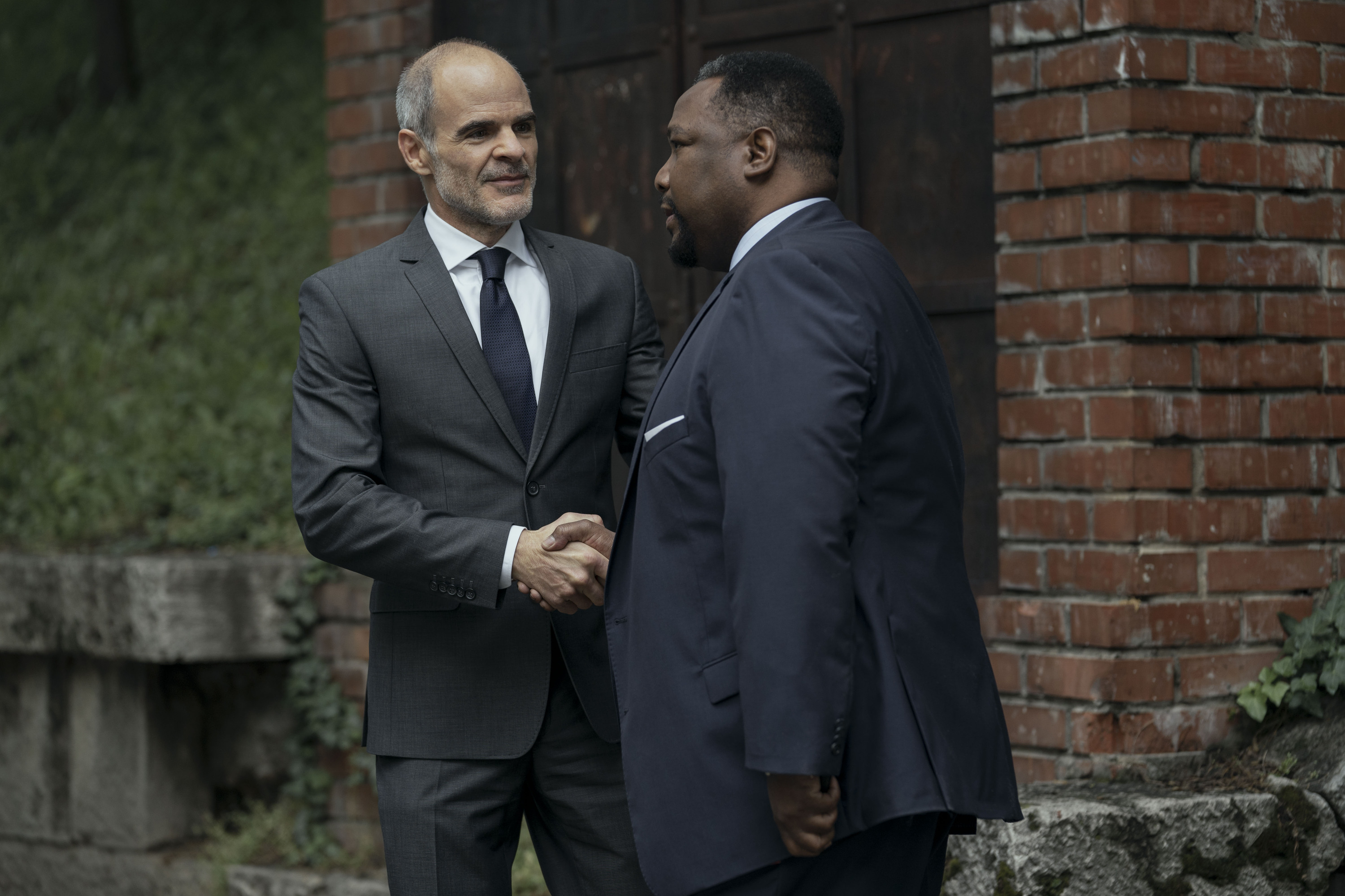 Michael Kelly and Wendell Pierce in Star on the Wall (2022)