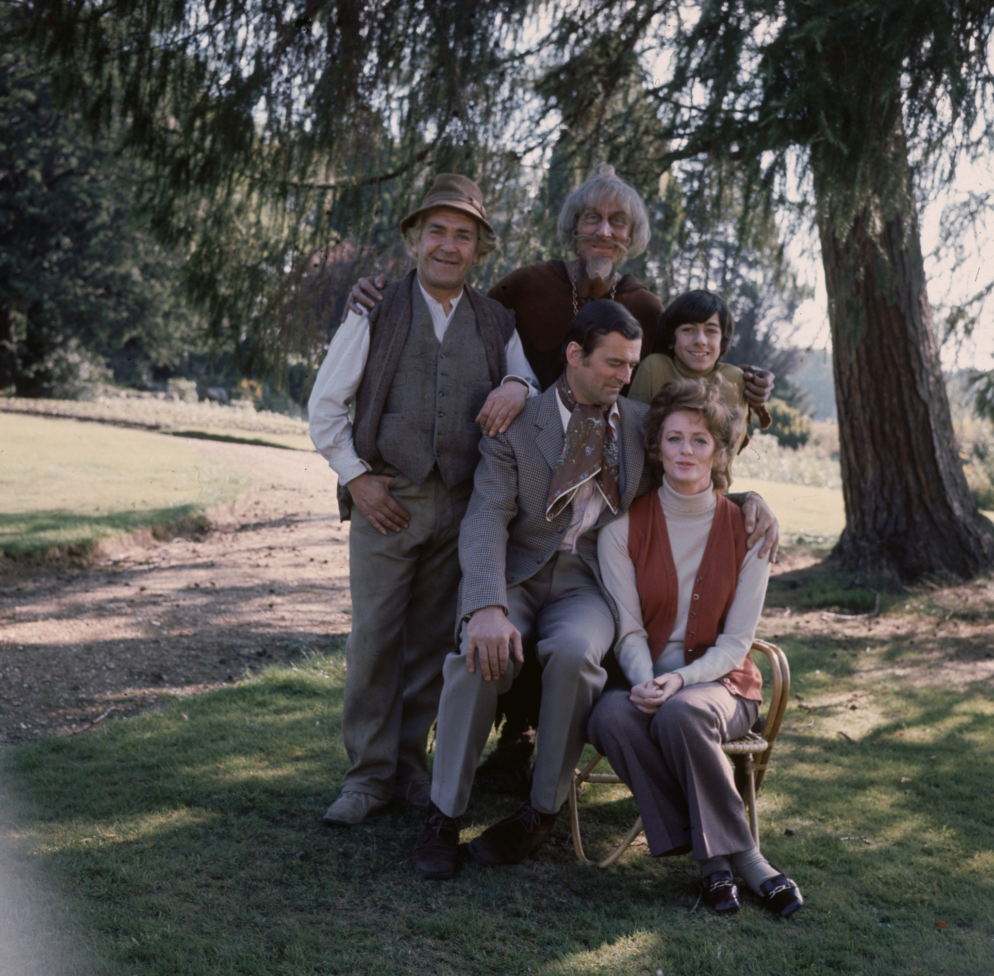 Geoffrey Bayldon, Peter Butterworth, Elspet Gray, Gary Warren, and Moray Watson in Catweazle (1970)