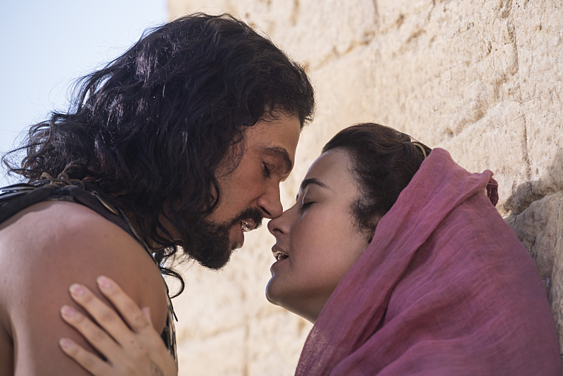 Cote de Pablo and Mido Hamada in The Dovekeepers (2015)