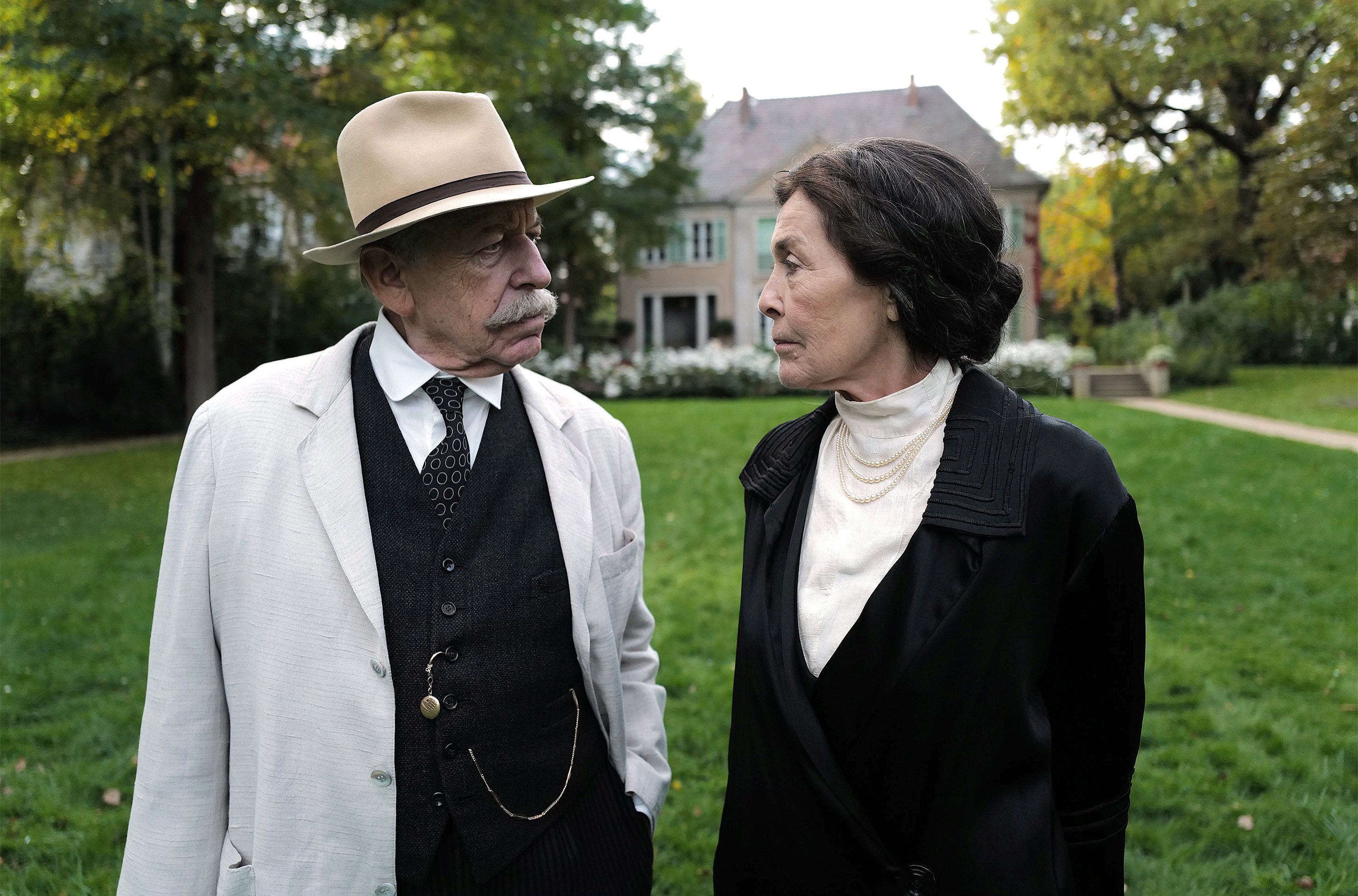 Rüdiger Vogler and Thekla Carola Wied in Martha Liebermann - Ein gestohlenes Leben (2022)