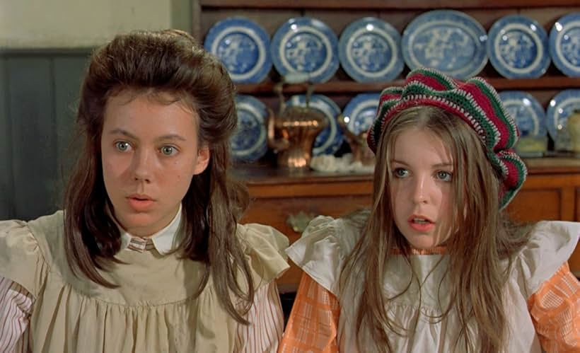 Jenny Agutter and Sally Thomsett in The Railway Children (1970)