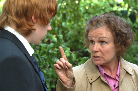 Rupert Grint and Julie Walters in Driving Lessons (2006)