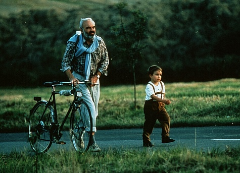 Zdenek Sverák and Andrey Khalimon in Kolya (1996)