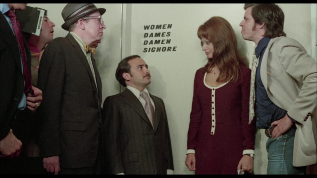 Sophia Loren, Danny DeVito, William Devane, and John Gerstad in Lady Liberty (1971)