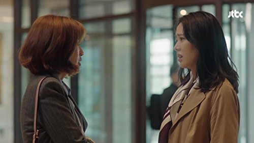 Son Ye-jin and Jang So-yeon in Something in the Rain (2018)