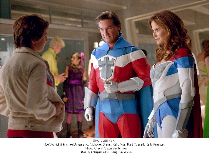 Kelly Preston, Kurt Russell, Michael Angarano, Nicholas Braun, and Kelly Vitz in Sky High (2005)