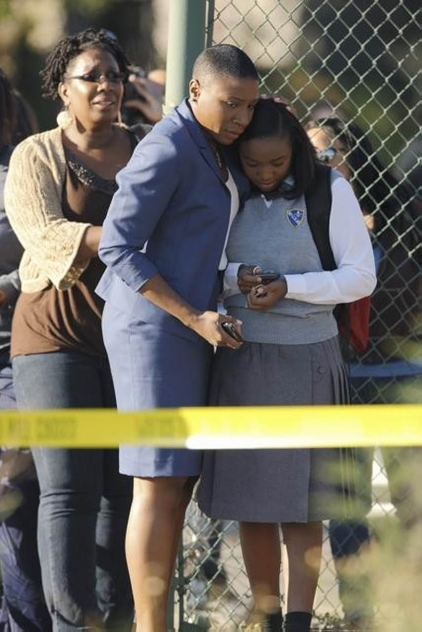 Aisha Hinds and Jamai Fisher in Detroit 1-8-7 (2010)