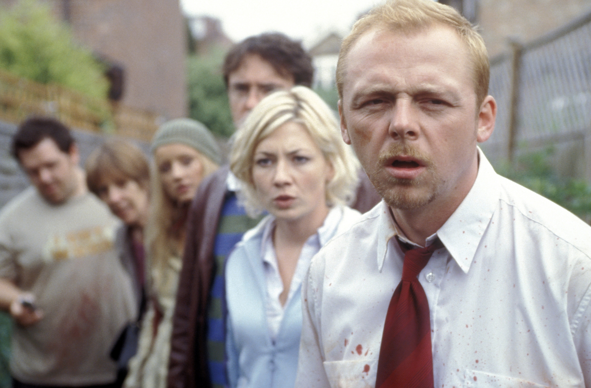 Kate Ashfield, Lucy Davis, Nick Frost, Dylan Moran, Simon Pegg, and Penelope Wilton in Shaun of the Dead (2004)